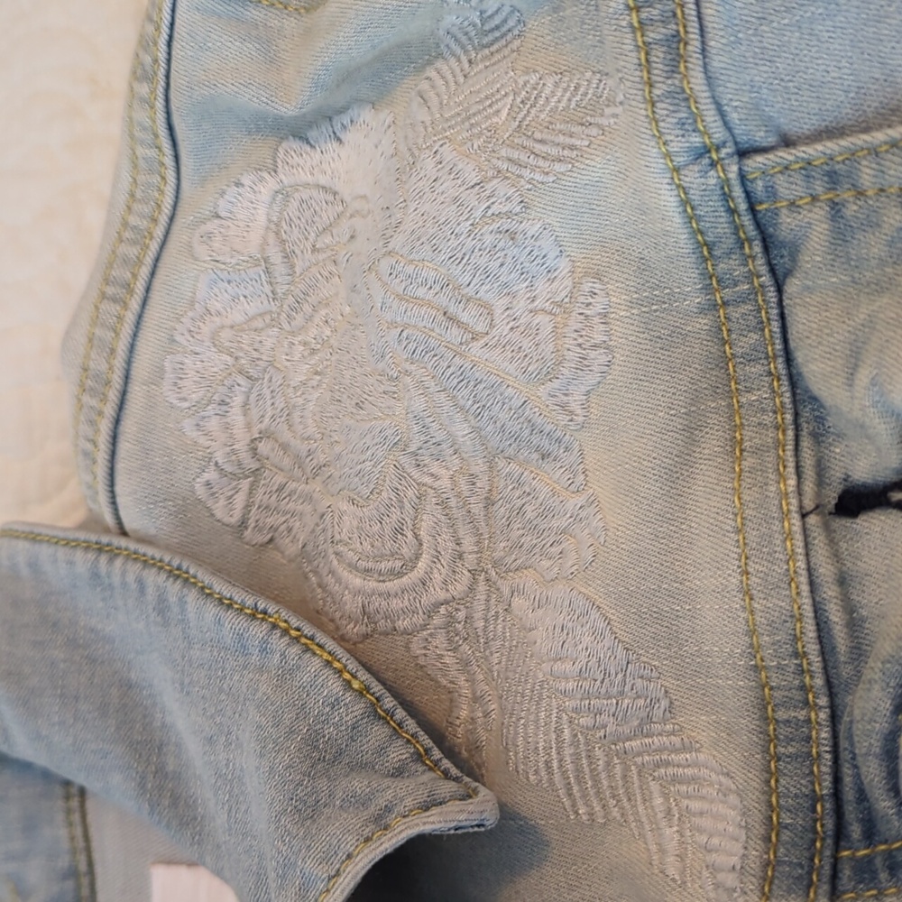 LuLaRoe Light Blue Denim Jacket with Floral Embroidery Size L - Picture 5 of 8